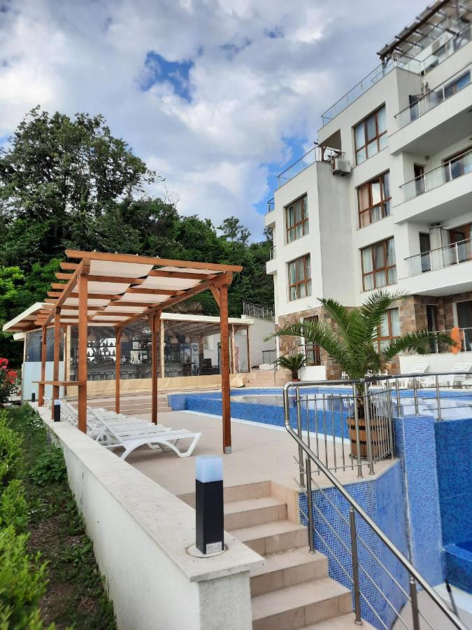 Byala Vista Cliff Apartments Bagian luar foto