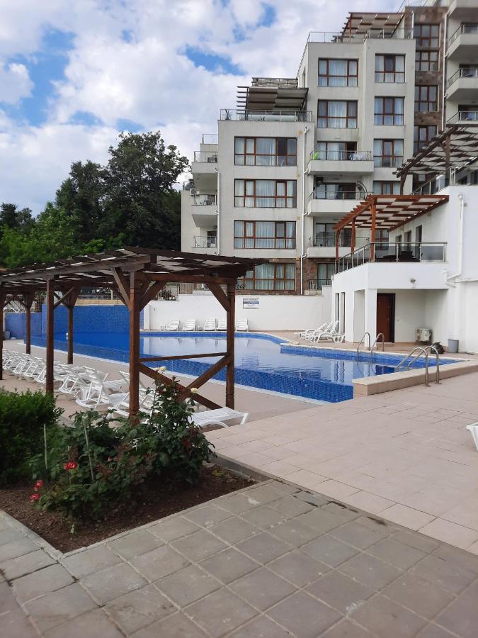Byala Vista Cliff Apartments Bagian luar foto