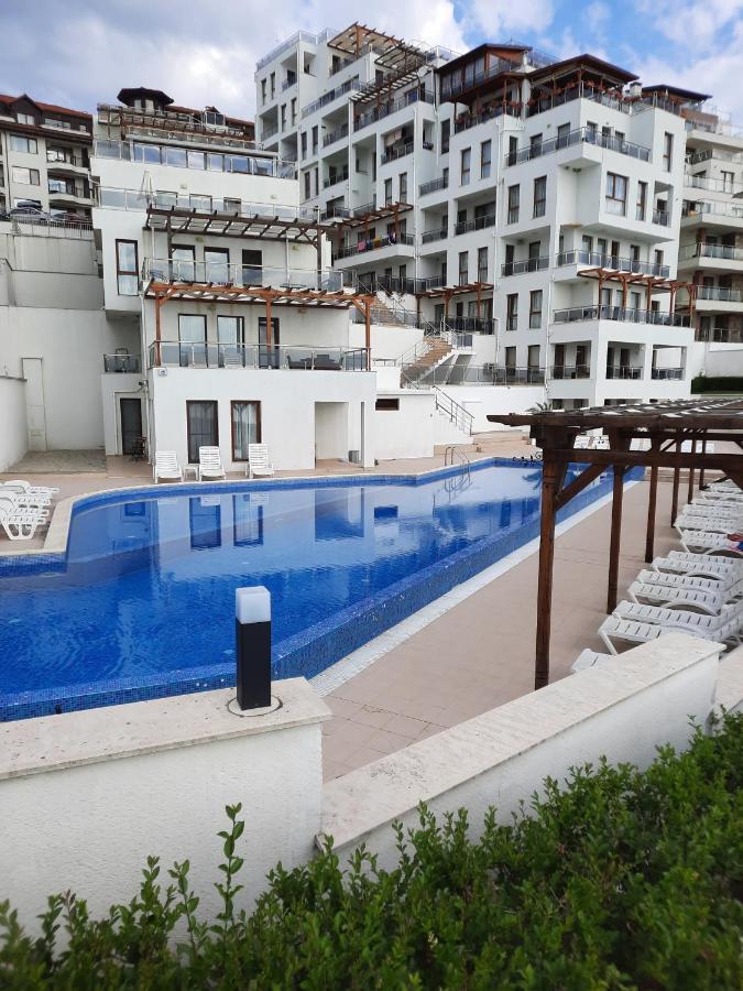 Byala Vista Cliff Apartments Bagian luar foto