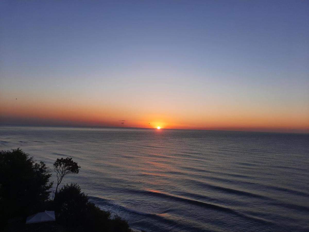 Byala Vista Cliff Apartments Bagian luar foto