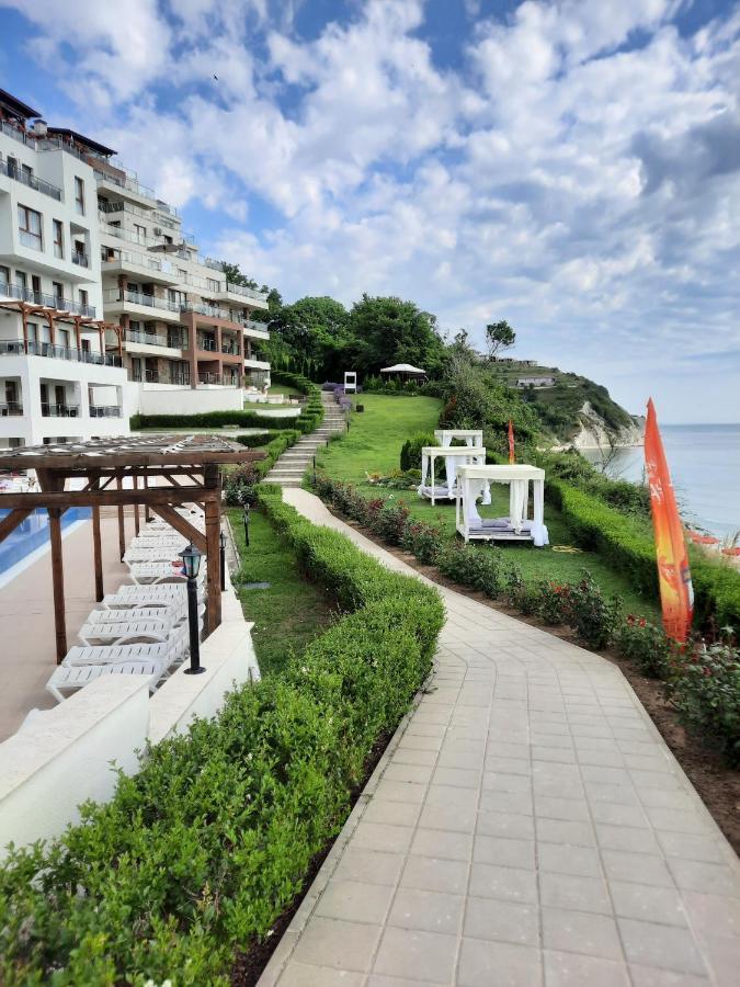Byala Vista Cliff Apartments Bagian luar foto