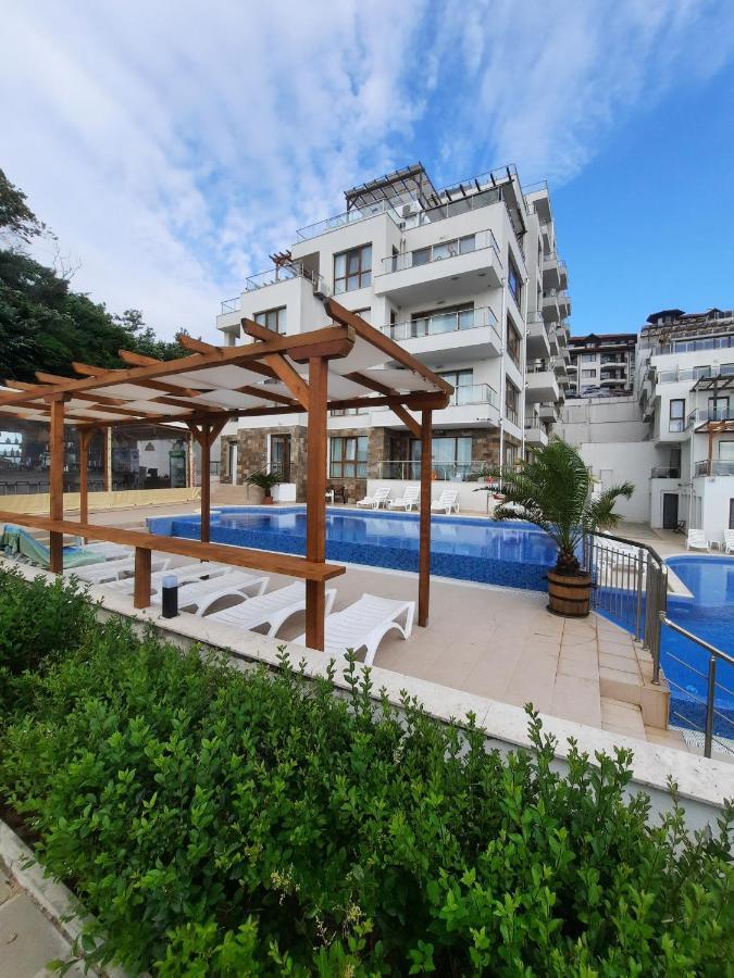 Byala Vista Cliff Apartments Bagian luar foto