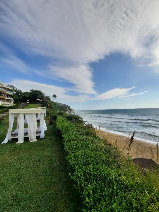 Byala Vista Cliff Apartments Bagian luar foto