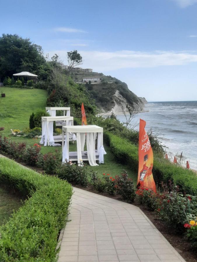 Byala Vista Cliff Apartments Bagian luar foto