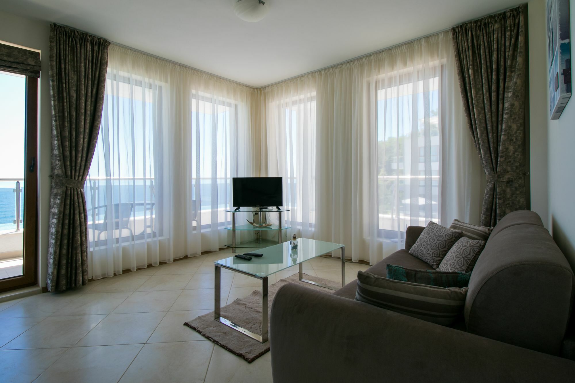 Byala Vista Cliff Apartments Bagian luar foto