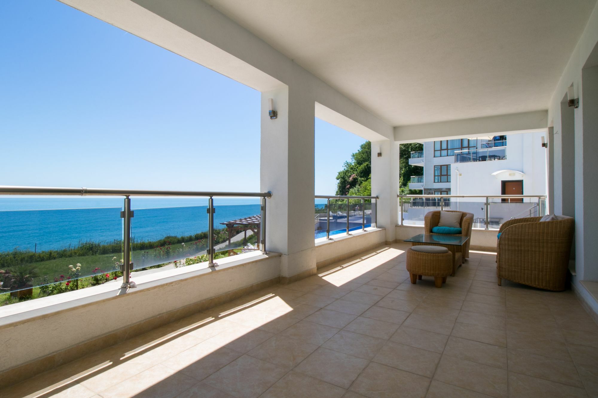 Byala Vista Cliff Apartments Bagian luar foto